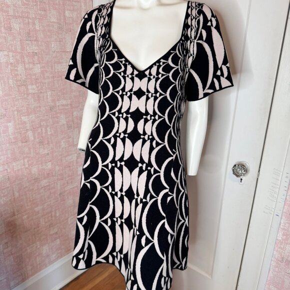 Anthropologie Black & White Geometric Knit Jacquard Mini Dress sz Large - Picture 1 of 13